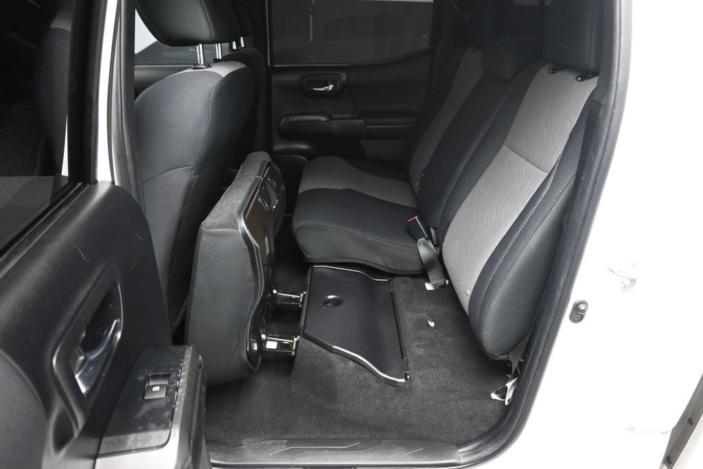 Used 2022 Toyota Tacoma TRD Off-Road RWD image 31