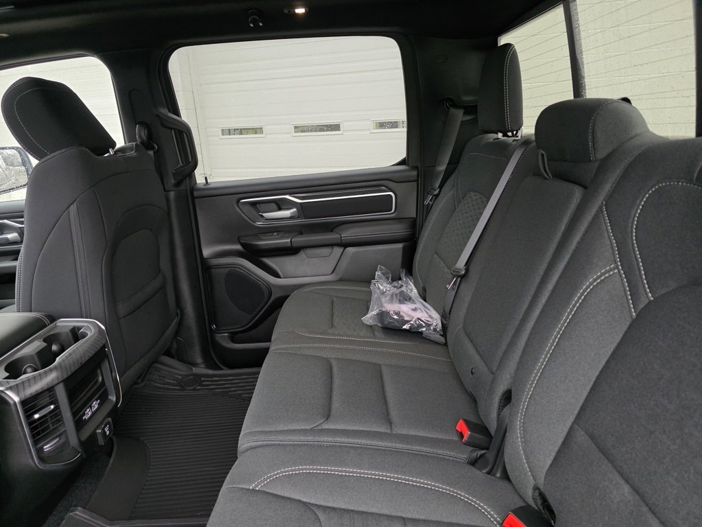 New 2026 RAM 1500 4x4 Crew Cab image 31