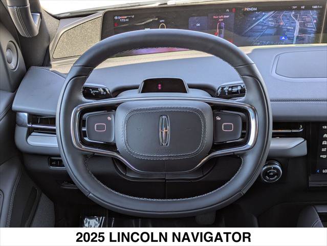 Used 2025 Lincoln Navigator Reserve w/ Jet Appearance Package image 10