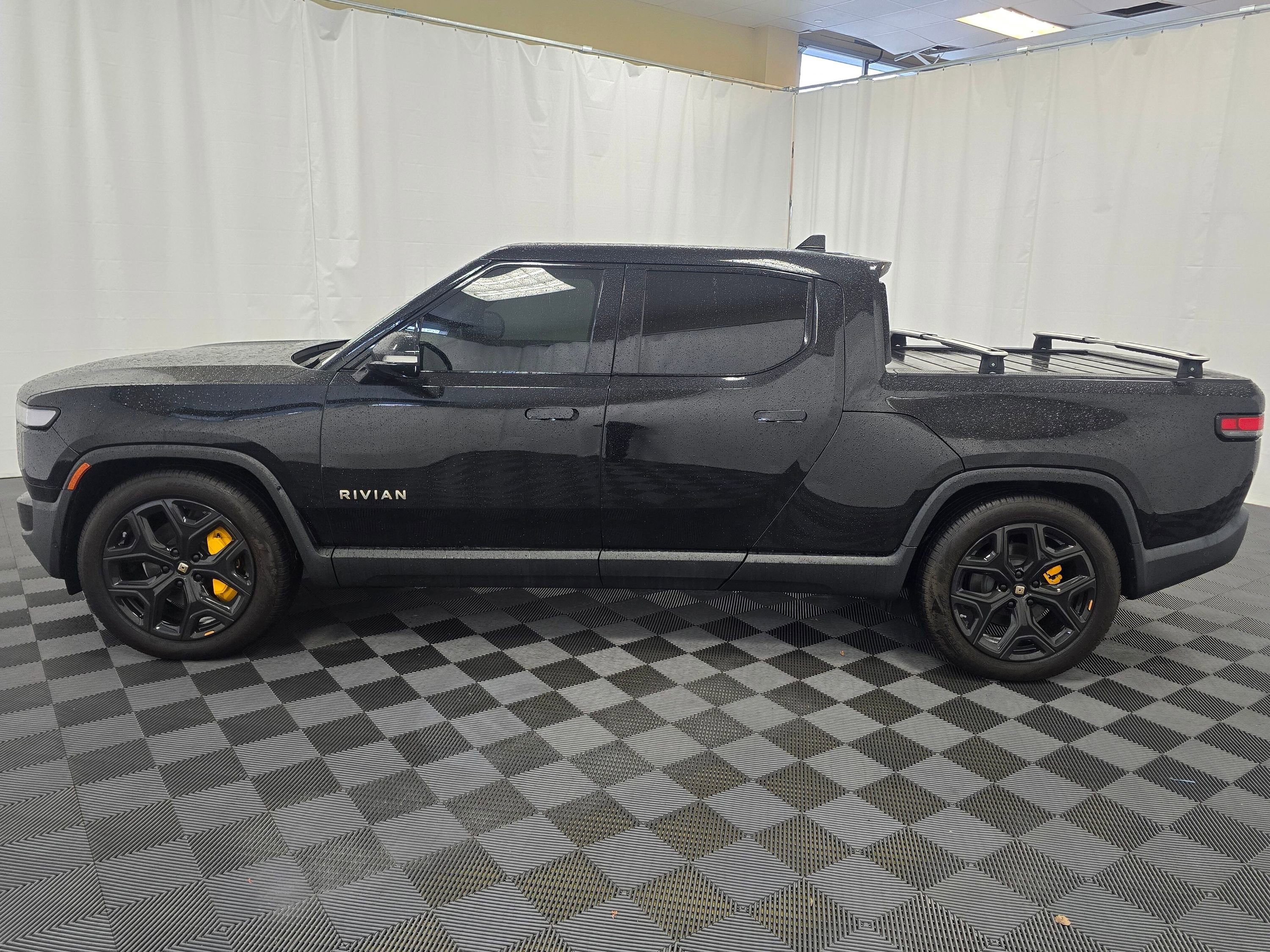 Used 2022 Rivian R1T Adventure image 3