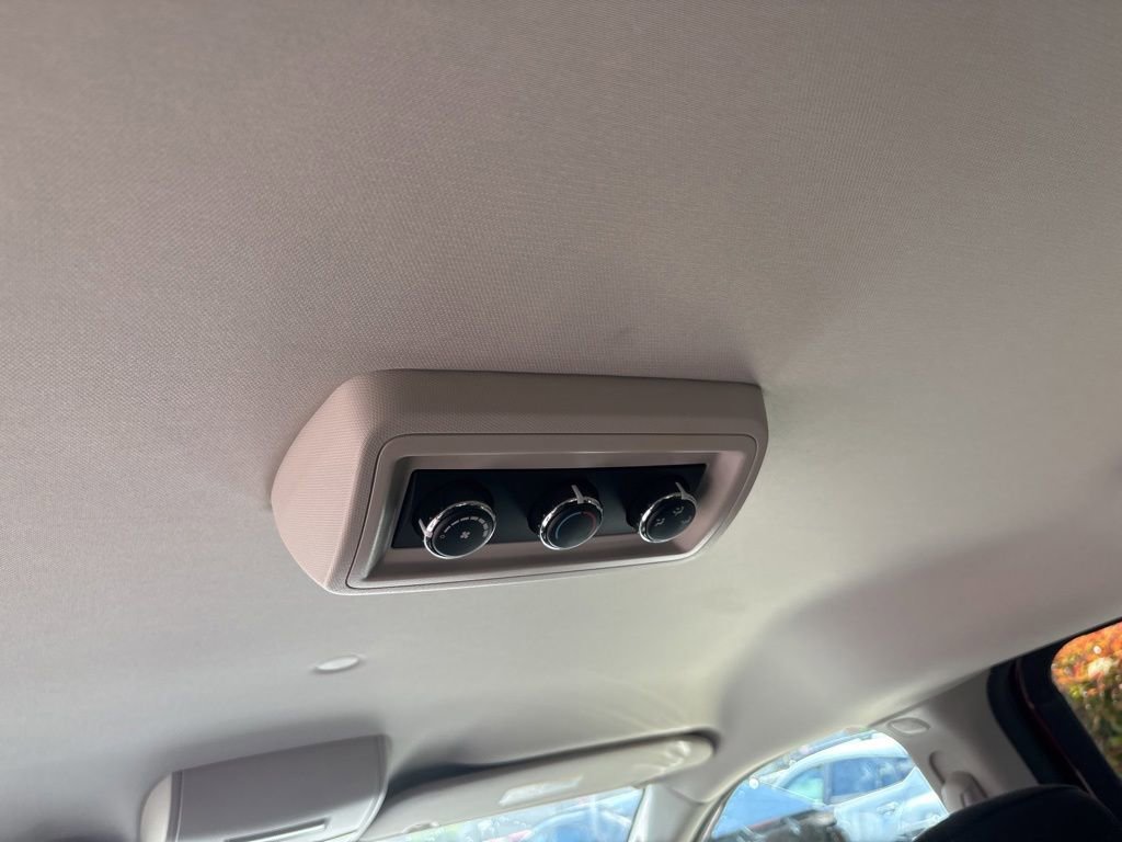 Used 2018 Dodge Grand Caravan SE w/ UConnect Hands-Free Group FWD image 12