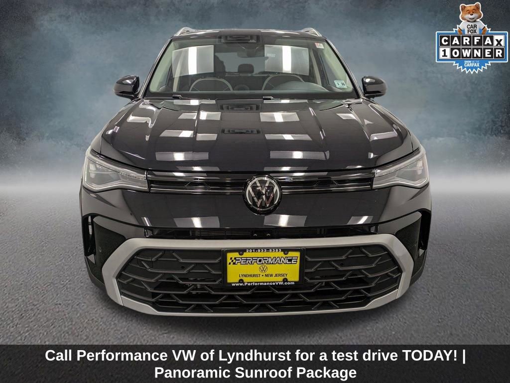 Used 2025 Volkswagen Taos SE w/ Panoramic Sunroof Package AWD/4WD image 2