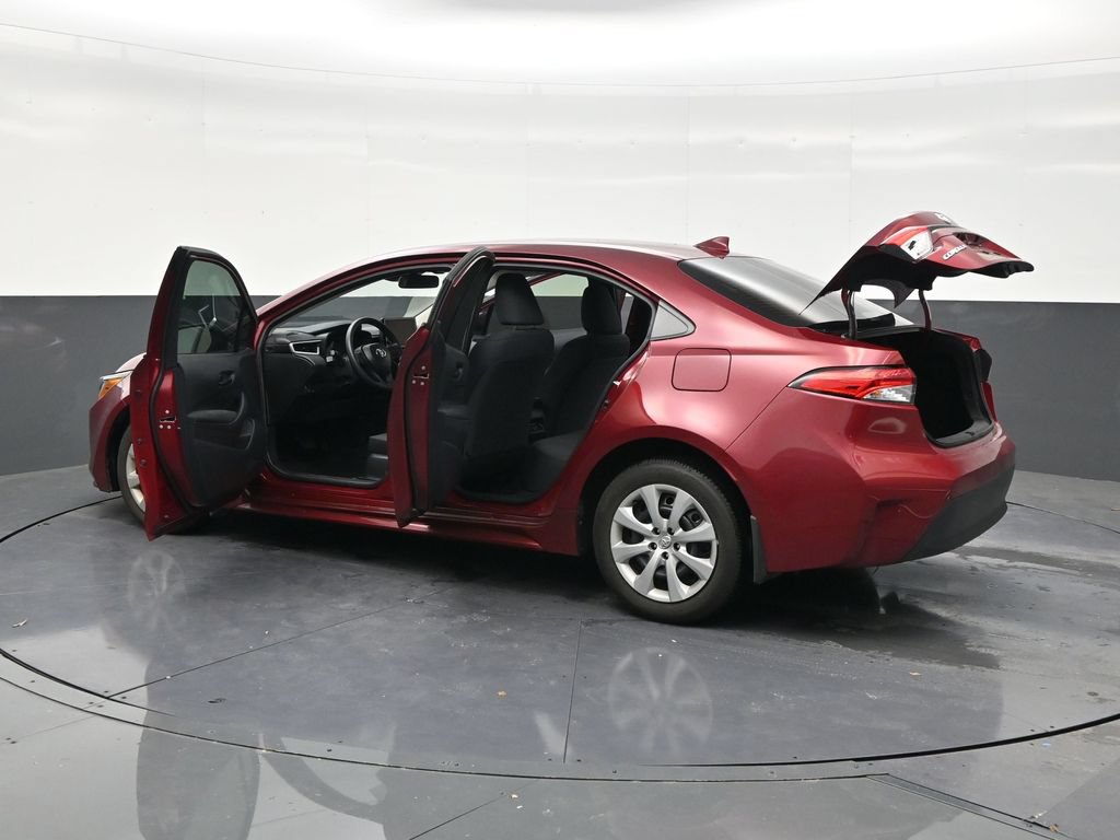 Used 2025 Toyota Corolla LE FWD image 31