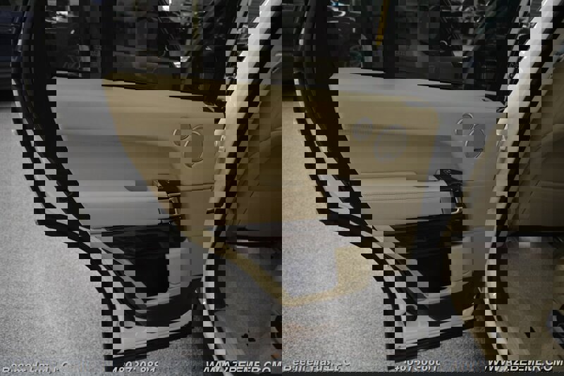 Used 2017 Land Rover Range Rover HSE image 39