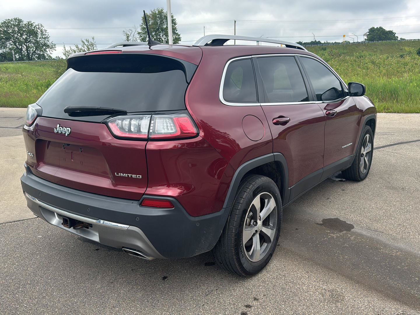 Used 2019 Jeep Cherokee Limited w/ Luxury Group AWD/4WD image 5