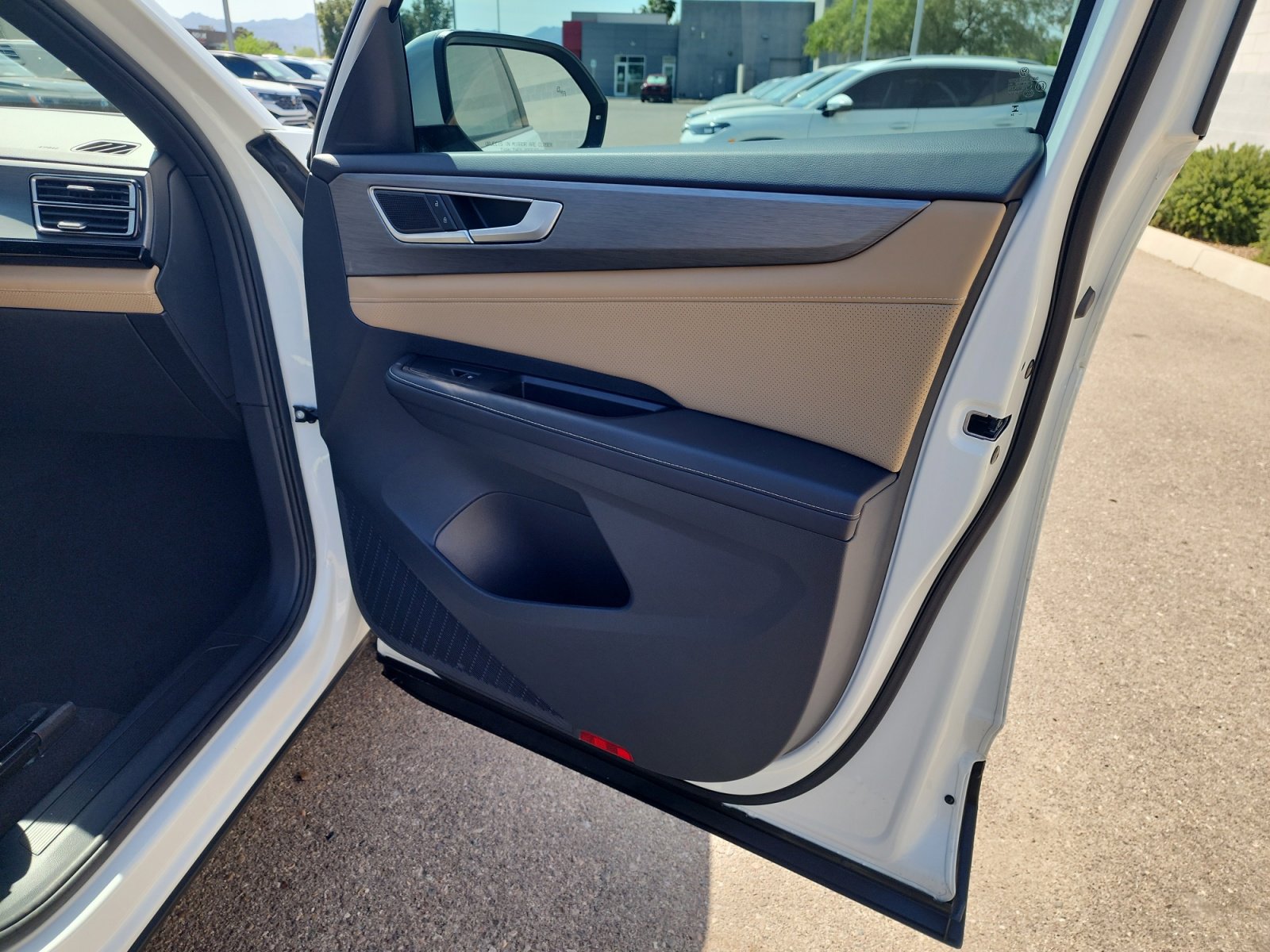 Certified 2024 Volkswagen Atlas Cross Sport SE image 16