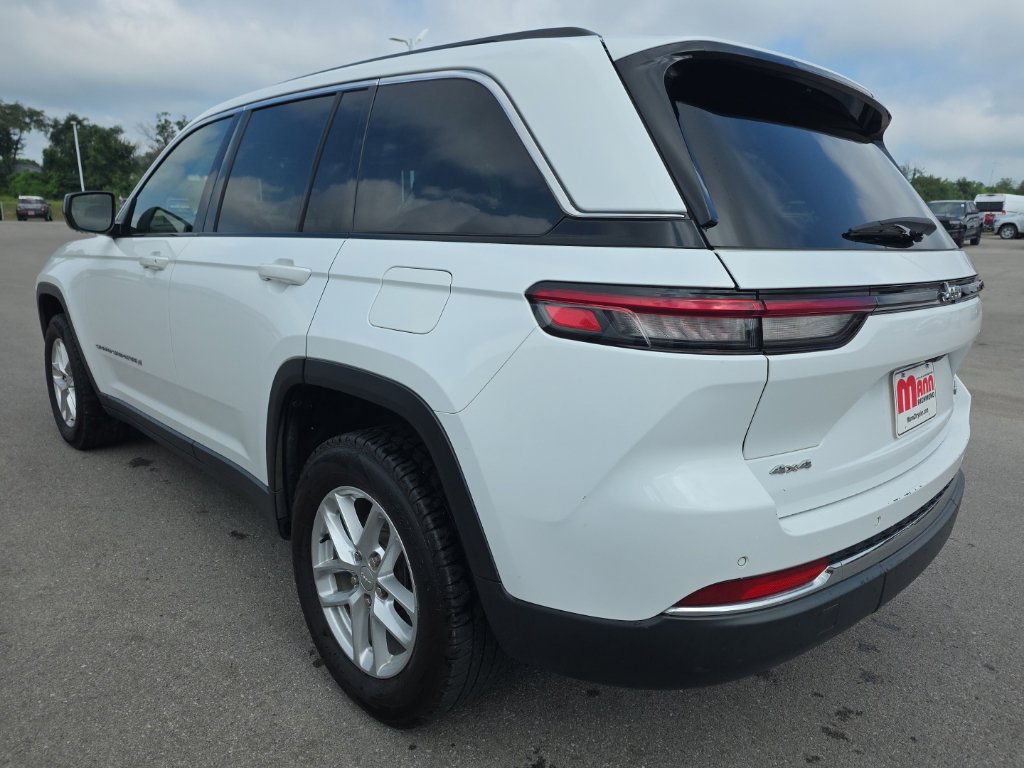 Used 2022 Jeep Grand Cherokee Laredo AWD/4WD image 7