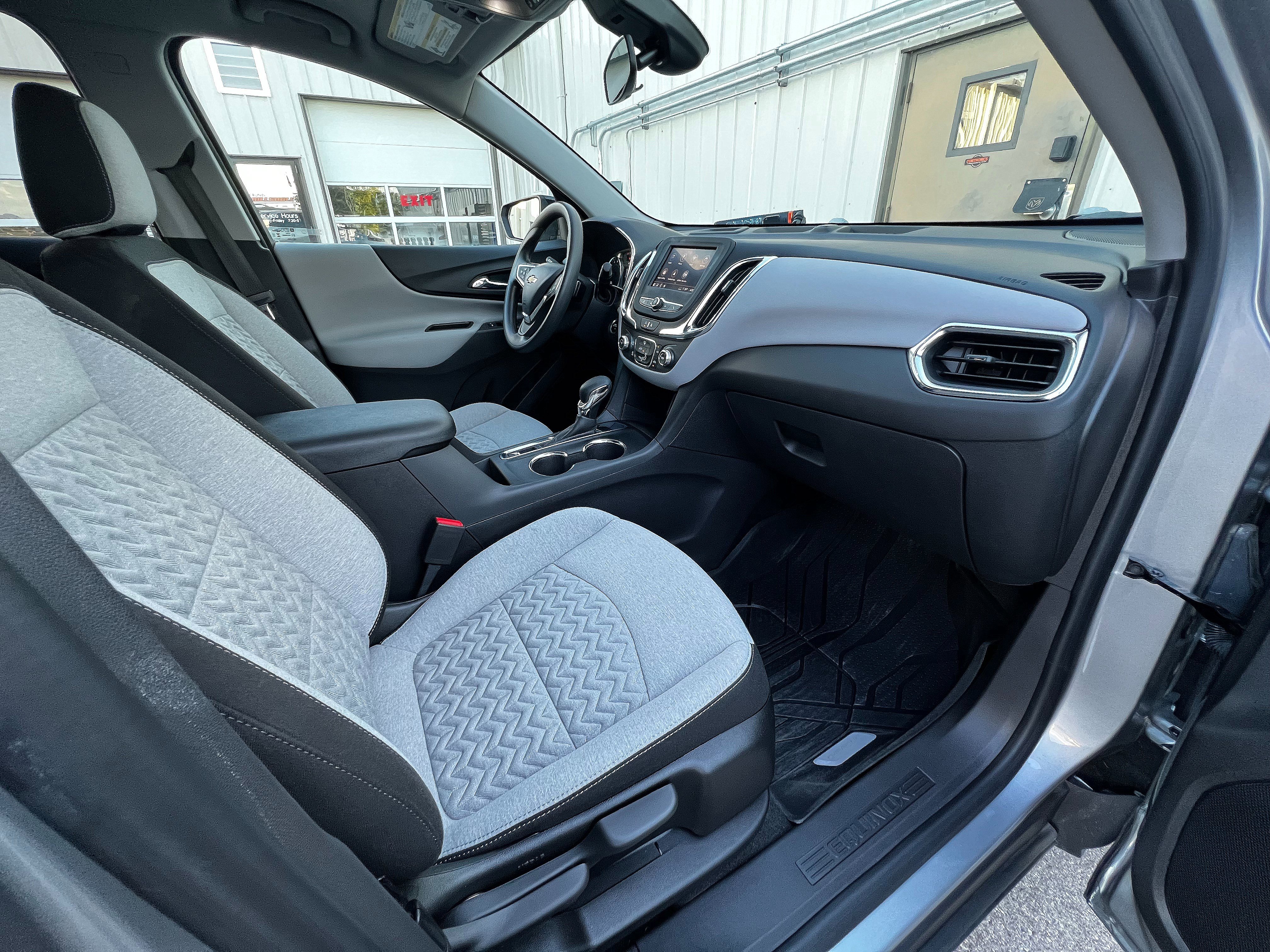 Used 2024 Chevrolet Equinox LS w/ LS Convenience Package image 31