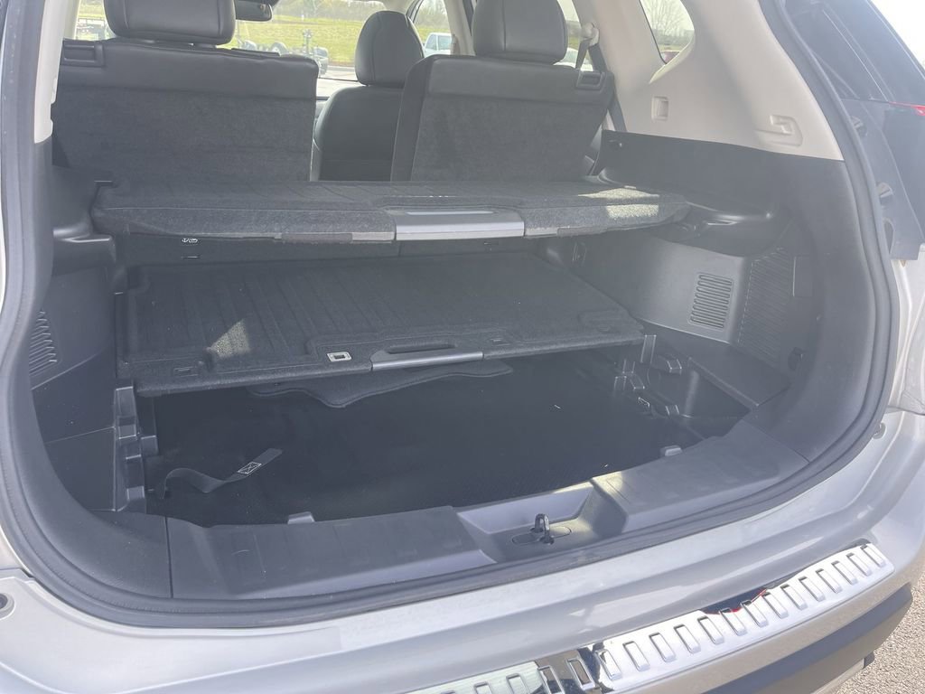 Used 2017 Nissan Rogue SL w/ SL Premium Package image 5