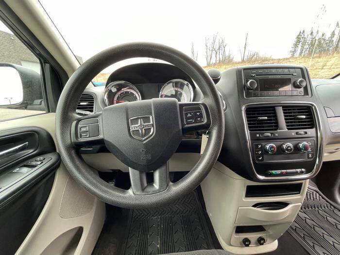 Used 2013 Dodge Grand Caravan American Value Package FWD image 32