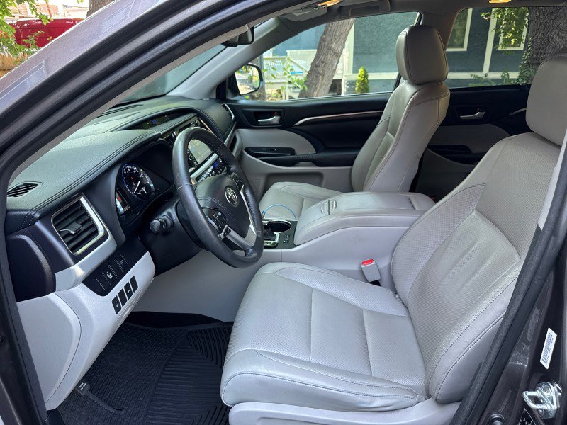 Used 2015 Toyota Highlander Limited AWD/4WD image 16