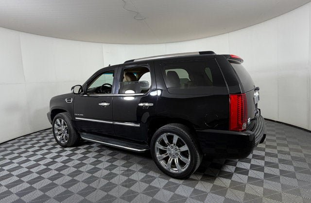 Used 2012 Cadillac Escalade AWD image 3