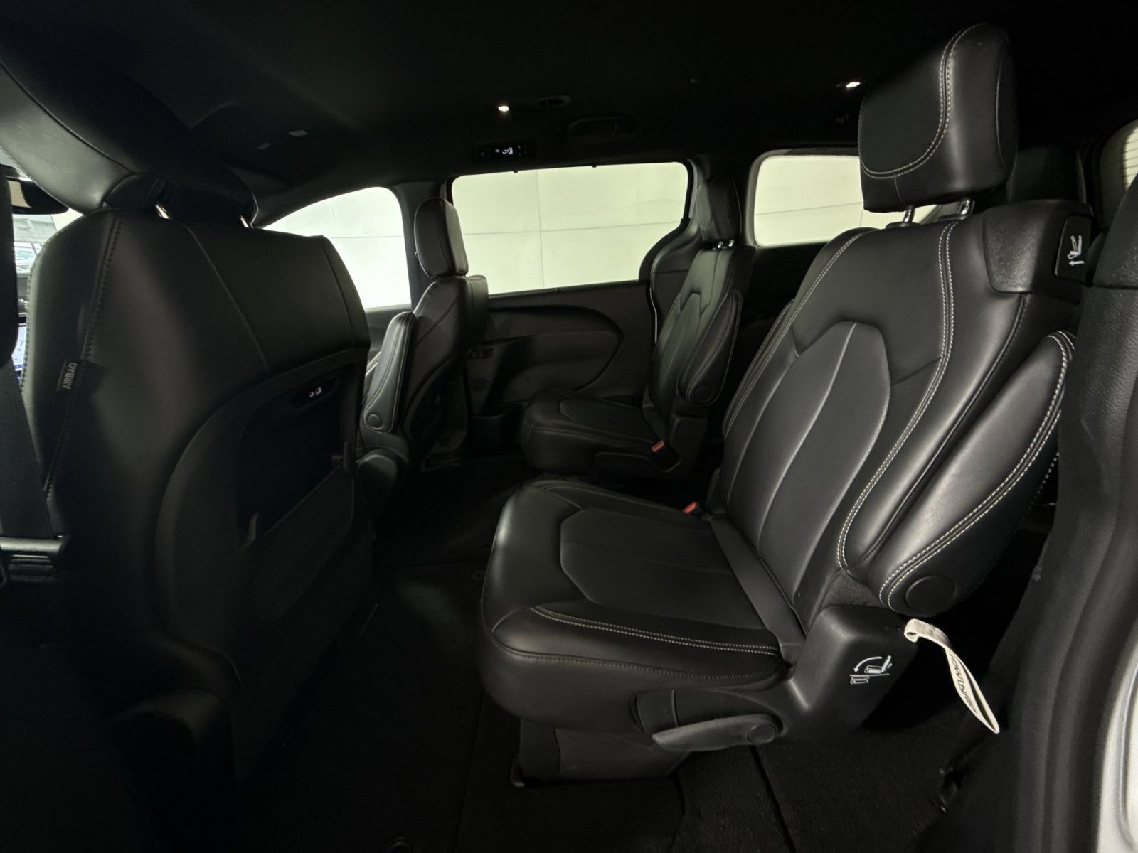 Used 2025 Chrysler Pacifica Select image 23