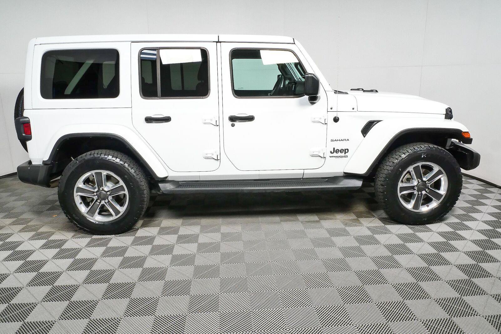 Used 2021 Jeep Wrangler Unlimited Sahara AWD/4WD image 2