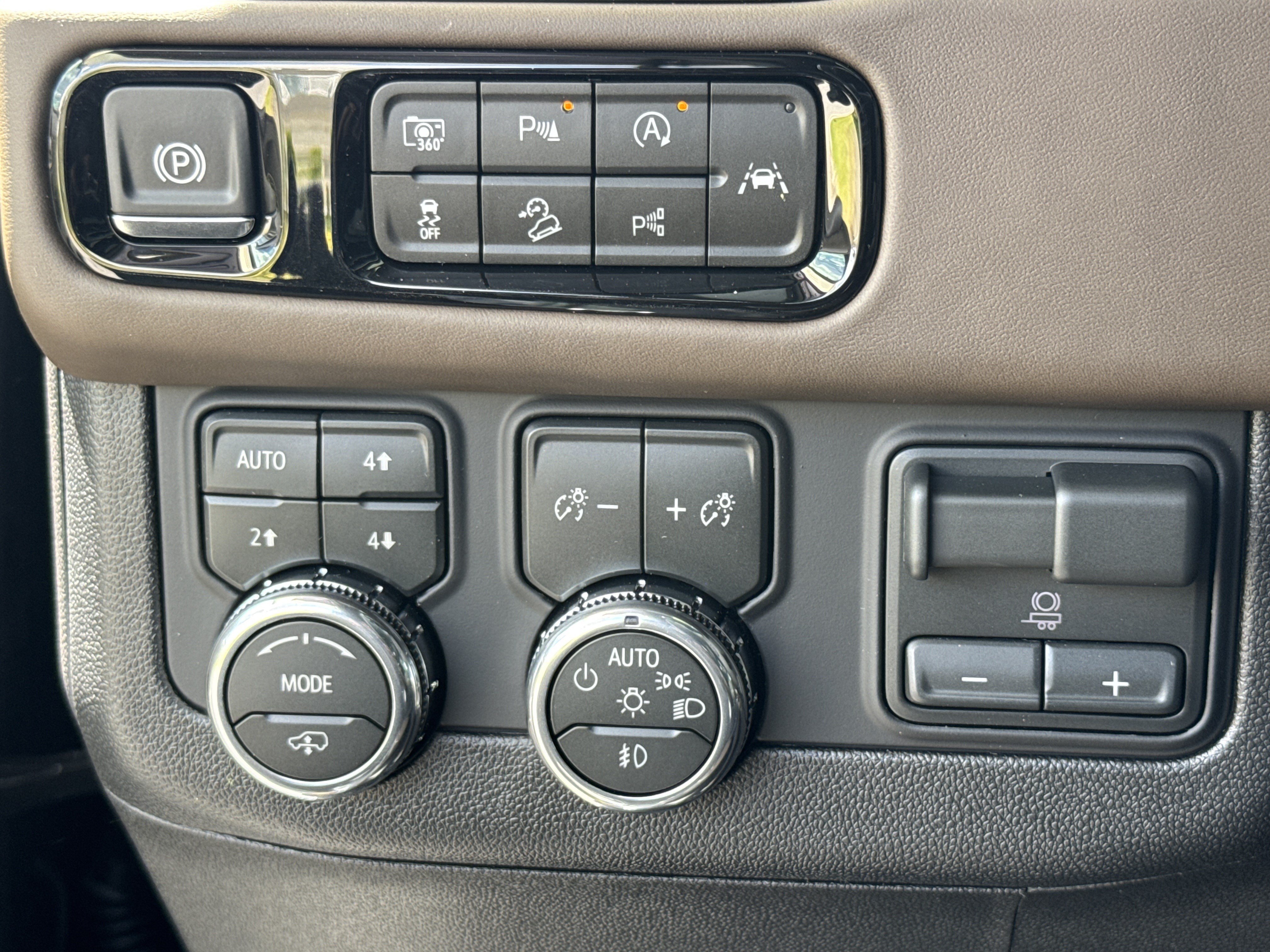 New 2026 GMC Yukon XL Denali Ultimate AWD/4WD image 18