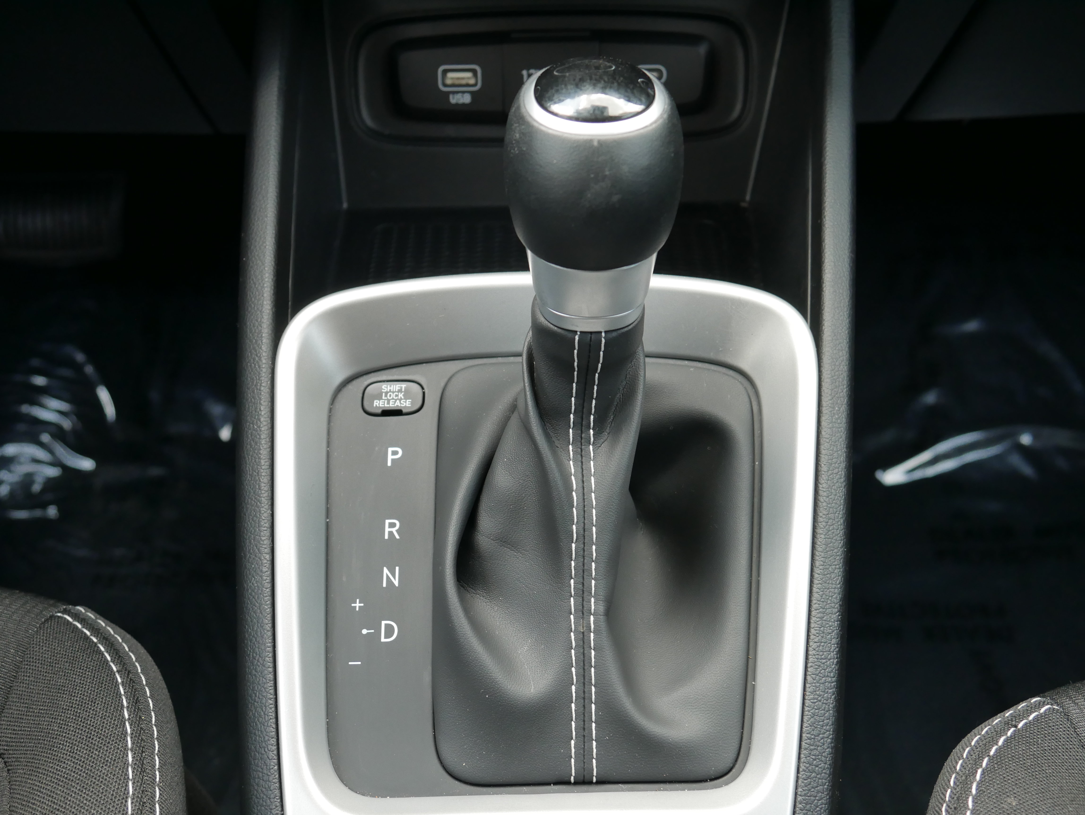 Used 2025 Hyundai Venue SEL FWD image 23