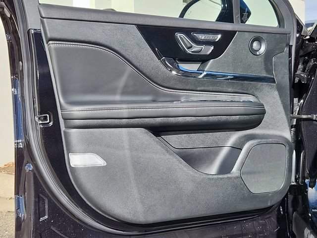 New 2025 Lincoln Corsair Reserve w/ Equipment Group 202A AWD/4WD image 7
