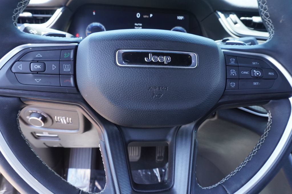 Used 2025 Jeep Grand Cherokee L Altitude RWD image 20