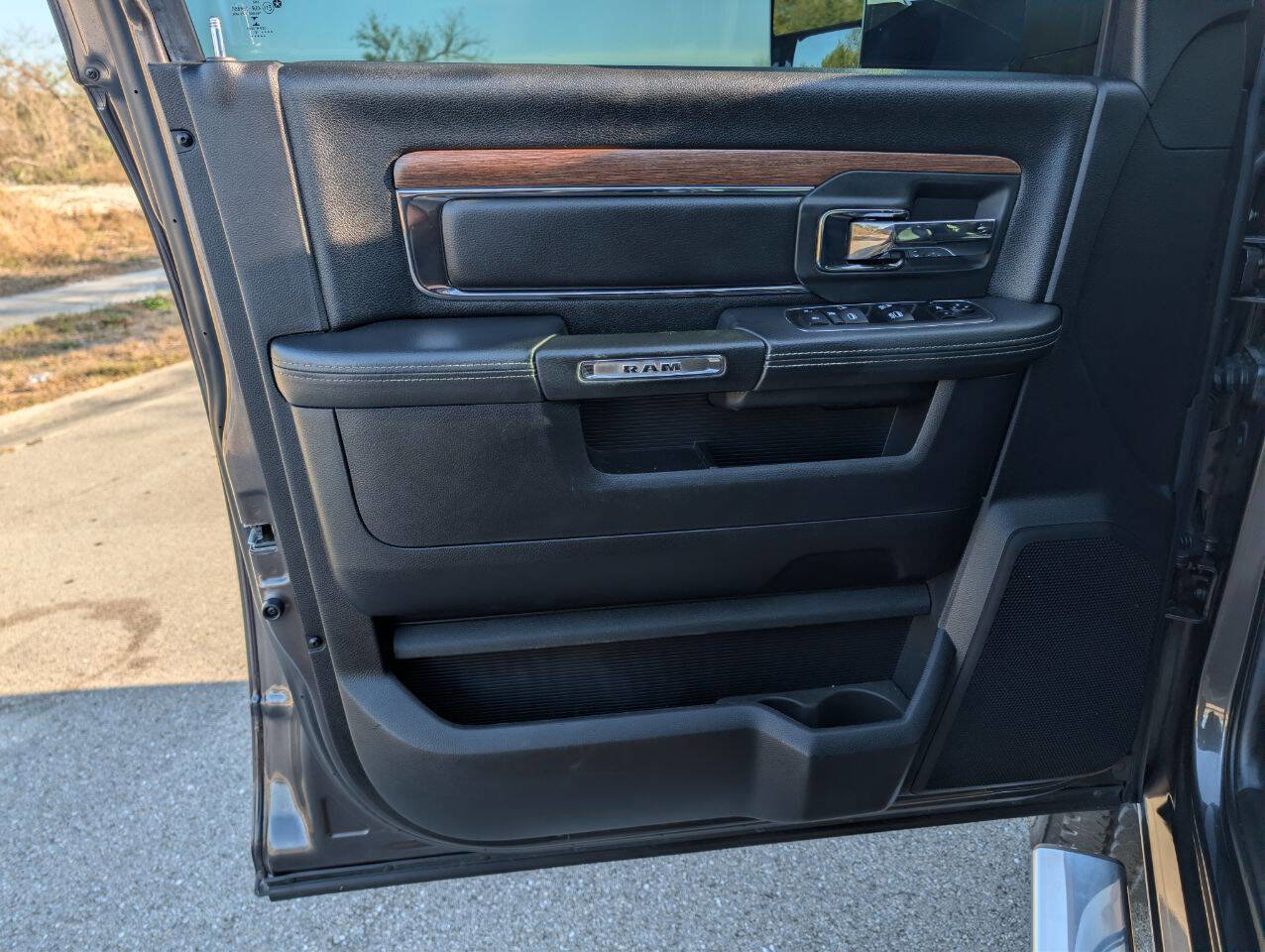 Used 2016 RAM 2500 Laramie w/ Convenience Group image 12