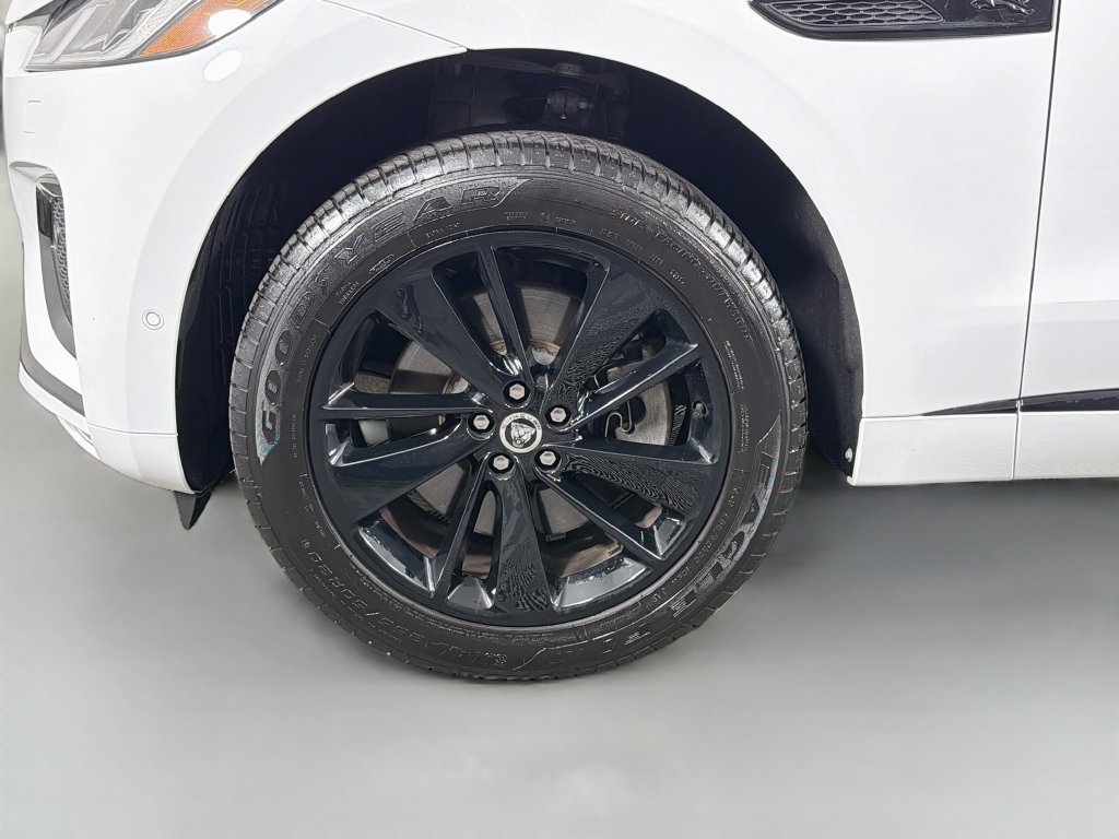Certified 2026 Jaguar F-PACE R-Dynamic S AWD/4WD image 32
