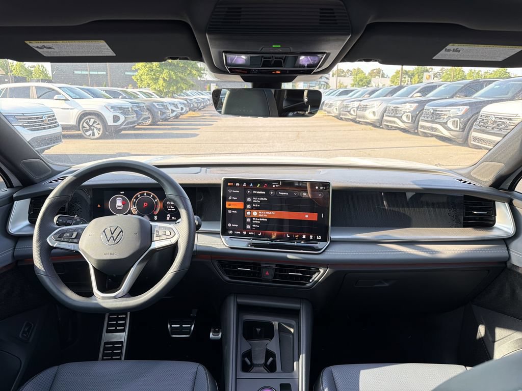 Used 2025 Volkswagen Tiguan SE R-Line FWD image 20