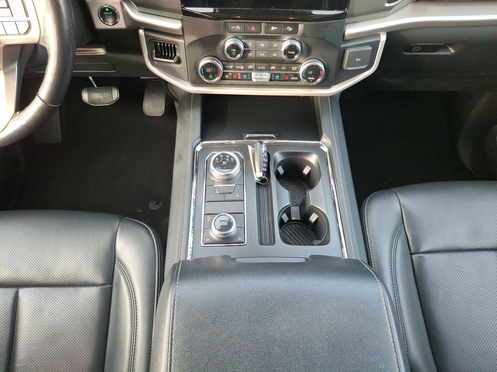 Used 2024 Ford Expedition XLT image 12