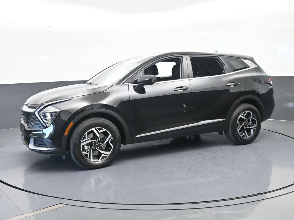 Used 2024 Kia Sportage LX image 2