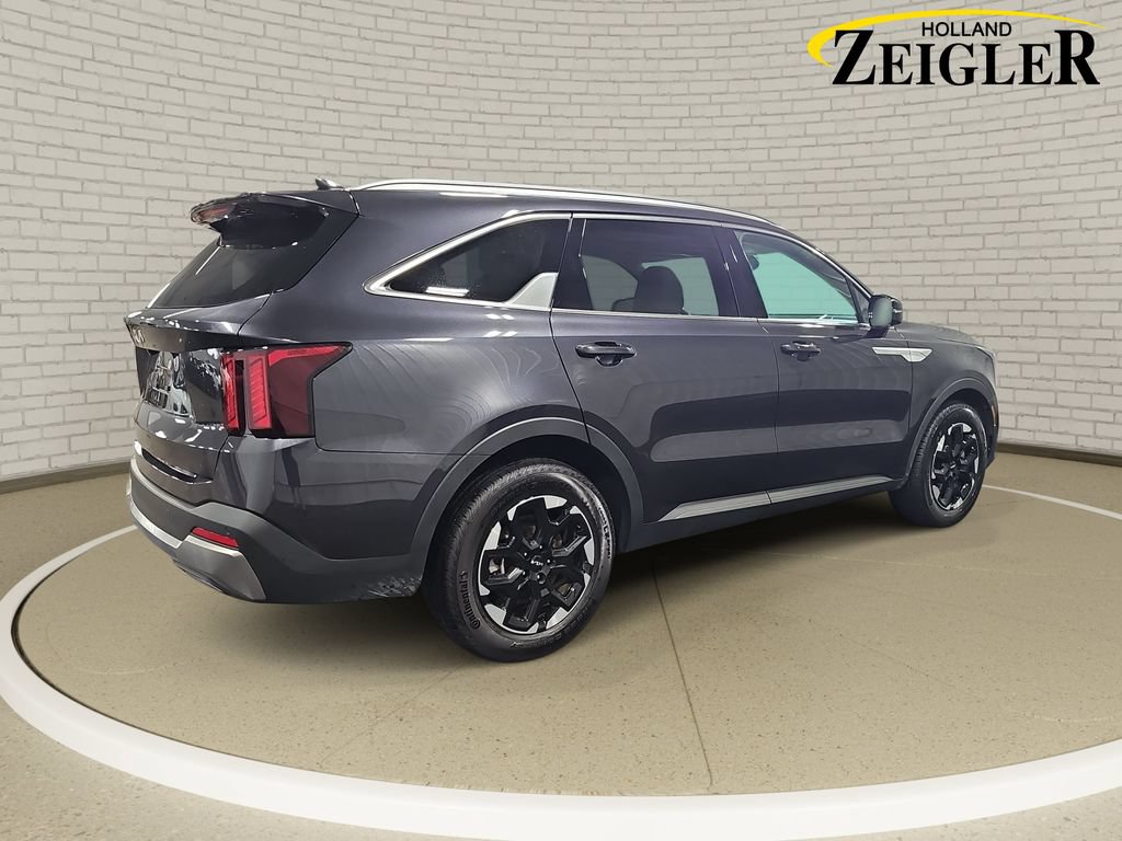 Used 2025 Kia Sorento S w/ Panoramic Sunroof Package FWD image 5