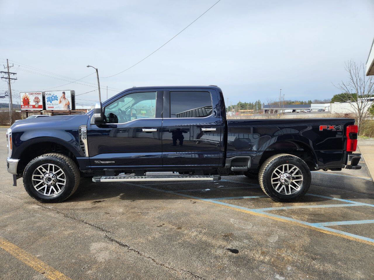 Used 2025 Ford F250 Lariat w/ Chrome Package image 4