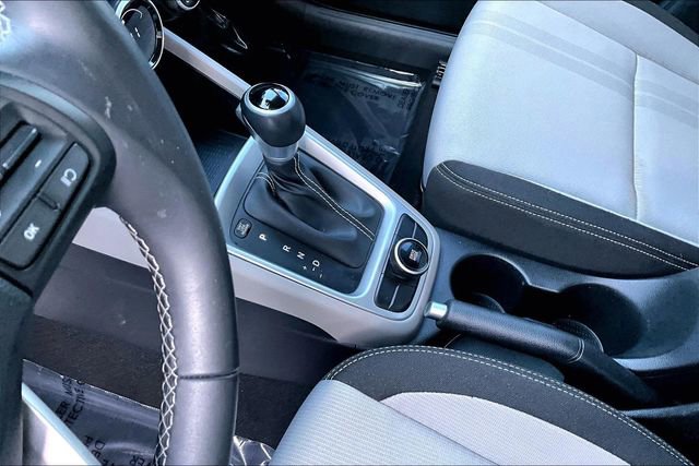 Used 2024 Hyundai Venue SEL image 13