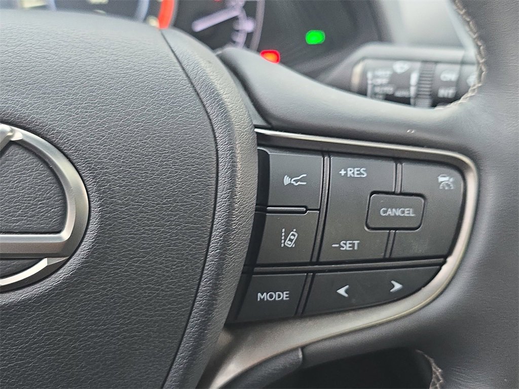 Used 2020 Lexus UX 200 w/ Premium Package image 21