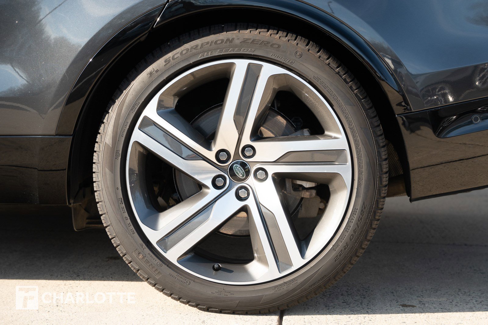 Used 2023 Land Rover Discovery HSE R-Dynamic image 9