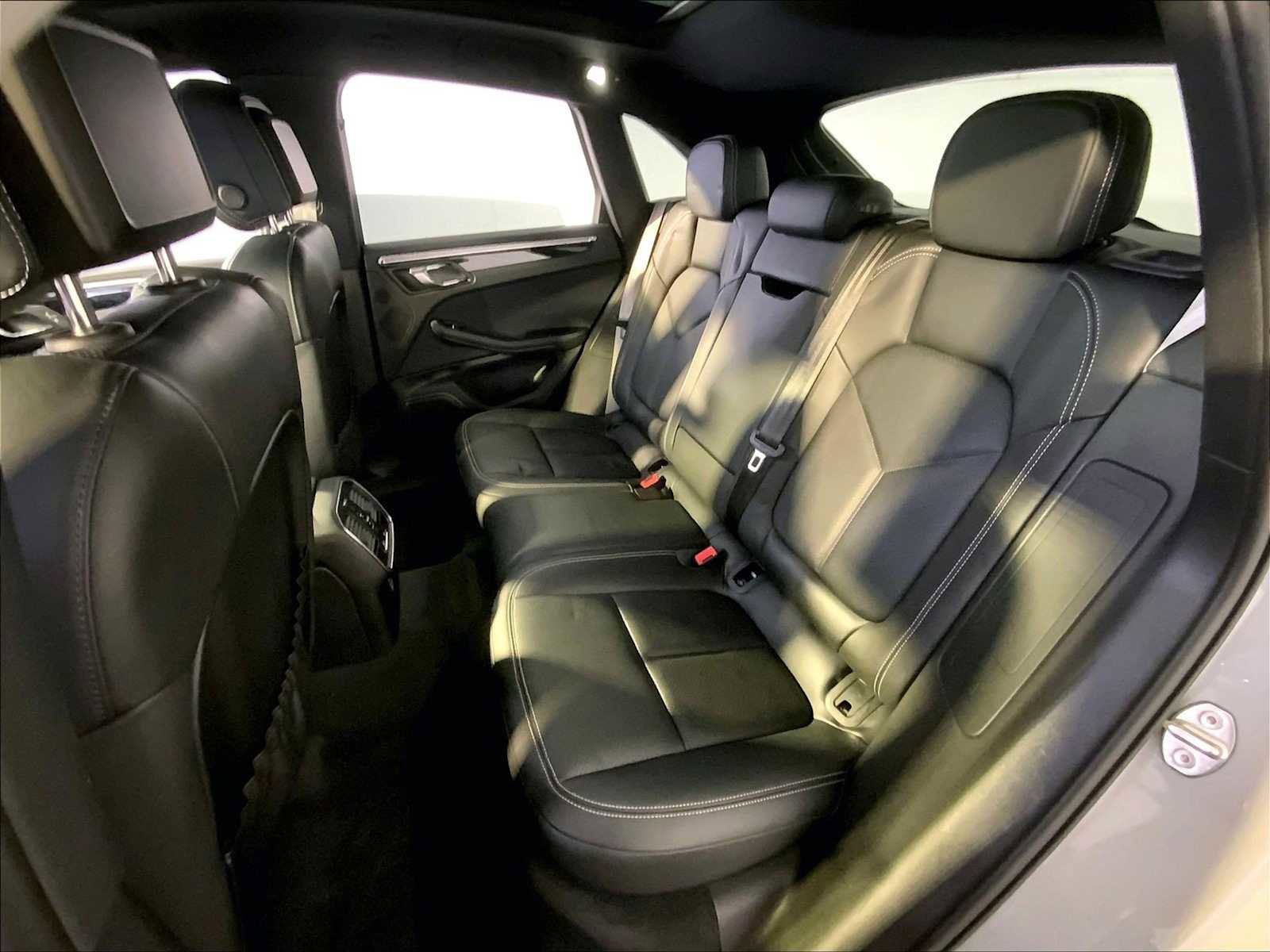 Certified 2023 Porsche Macan Turbo image 24