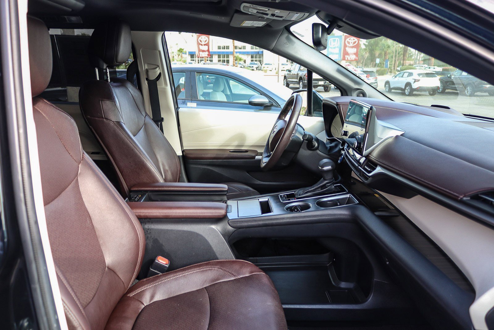 Certified 2022 Toyota Sienna Platinum image 17