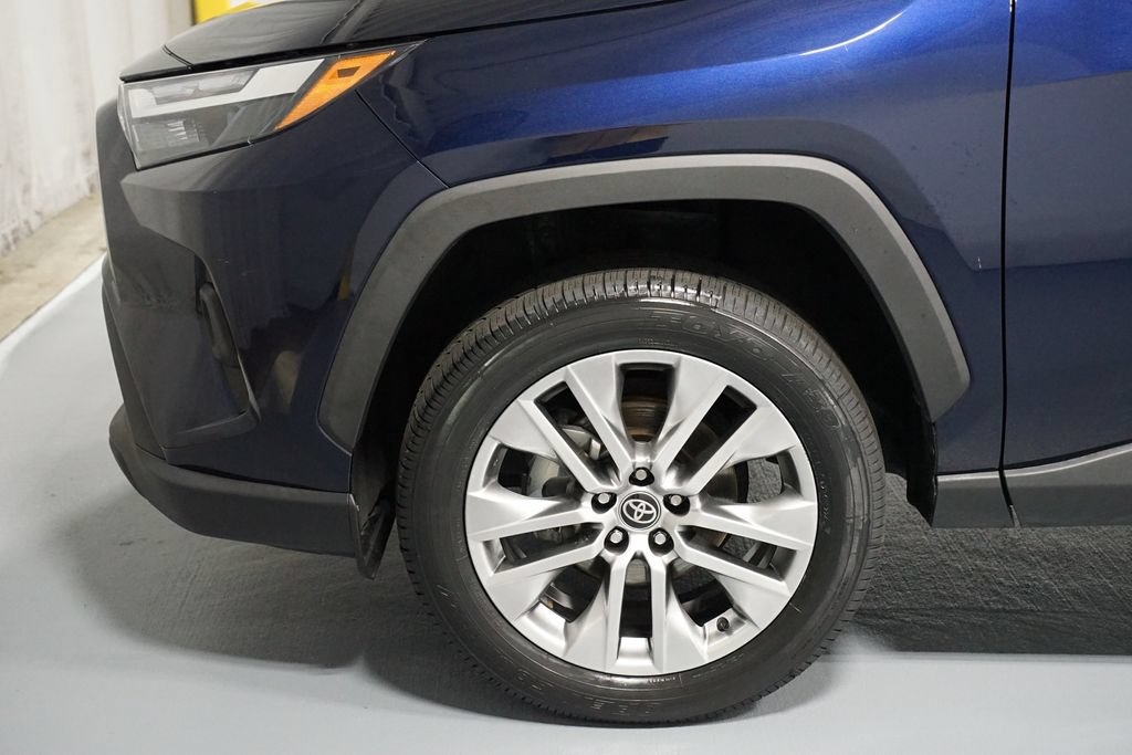 Used 2023 Toyota RAV4 XLE Premium AWD/4WD image 5