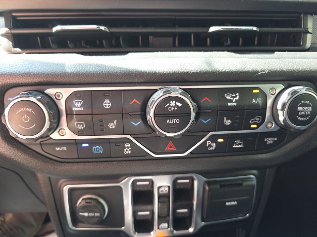 Used 2024 Jeep Wrangler Unlimited AWD/4WD image 18