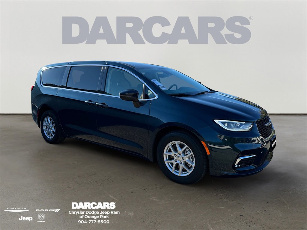 Used 2023 Chrysler Pacifica Touring-L image 1