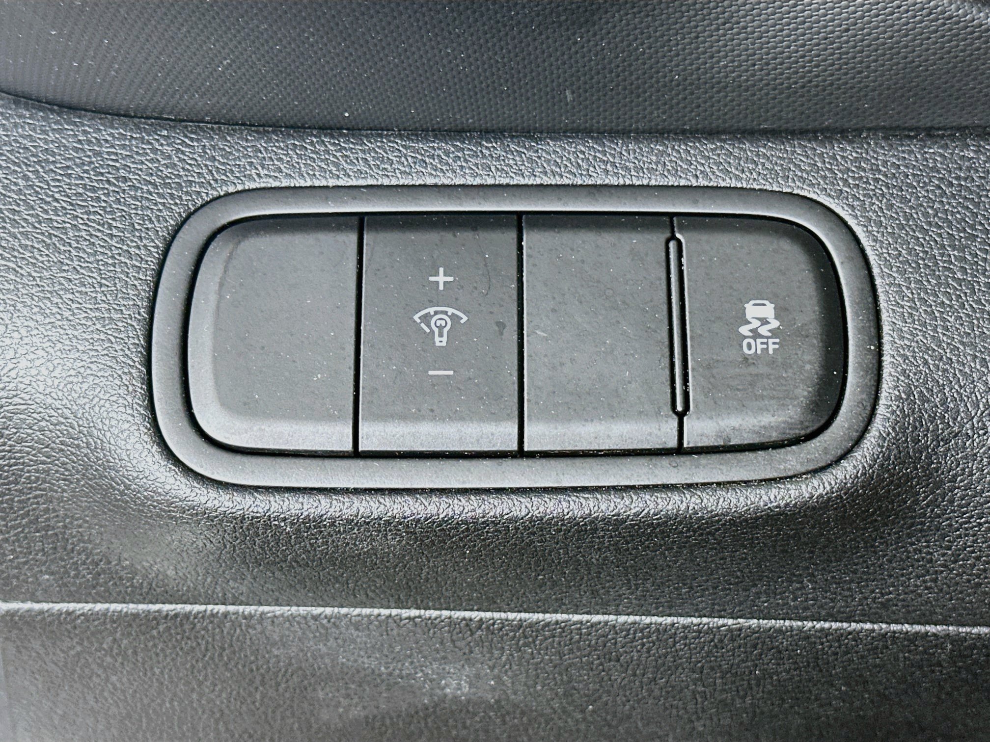 Used 2025 Hyundai Venue SEL FWD image 17