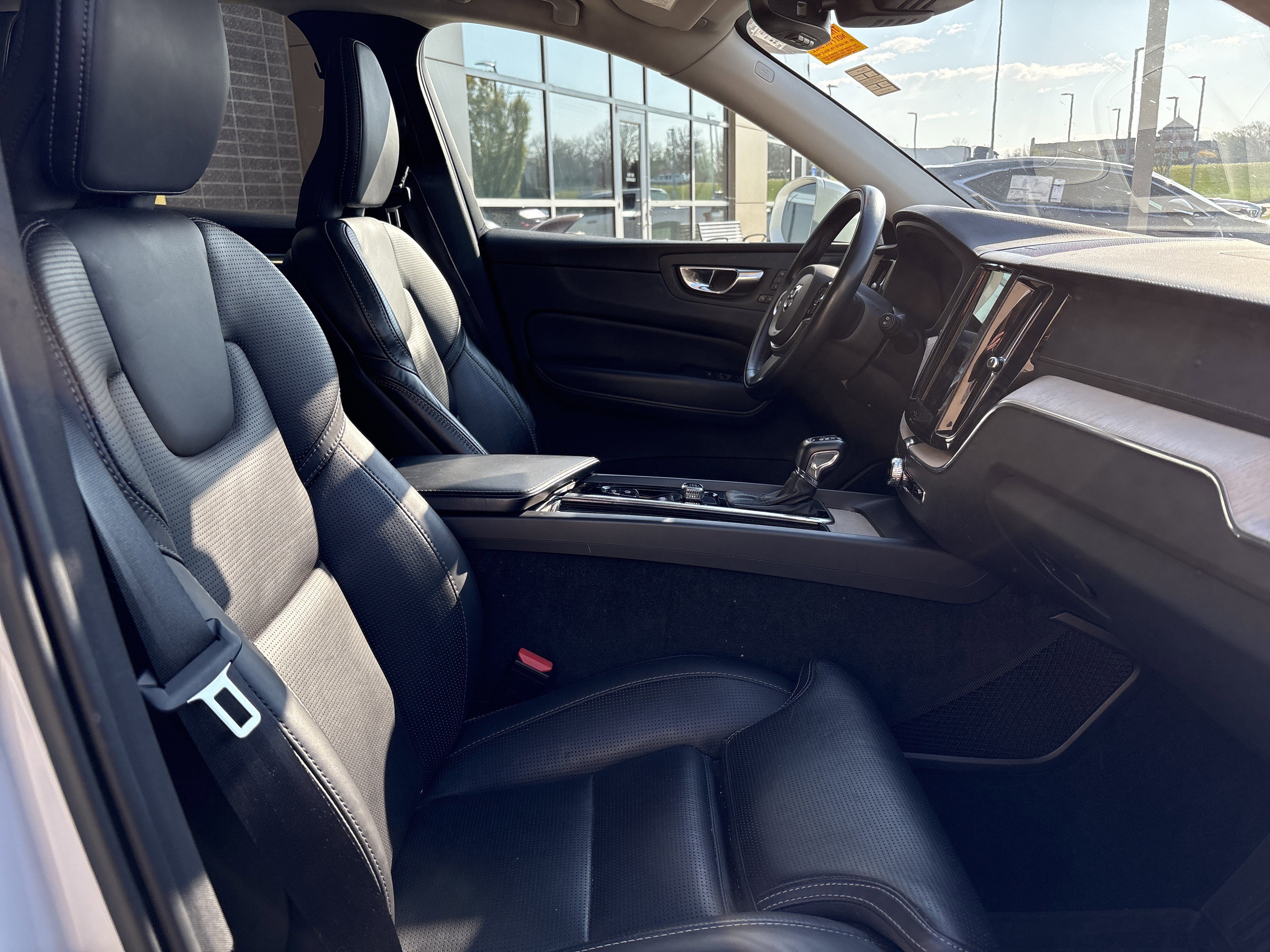 Used 2021 Volvo XC60 T5 Inscription w/ Advanced Package image 32