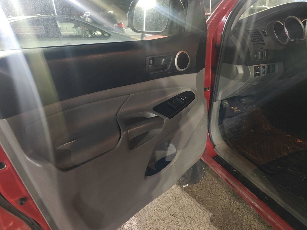 Used 2014 Toyota Tacoma 4x4 Double Cab image 6