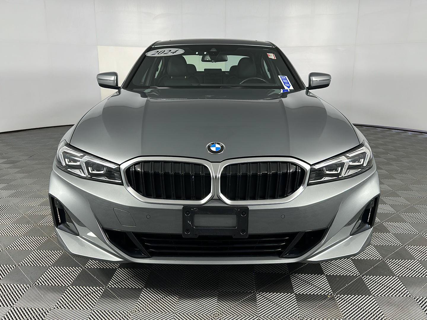 Used 2024 BMW 330i xDrive Sedan w/ Premium Package AWD/4WD image 5