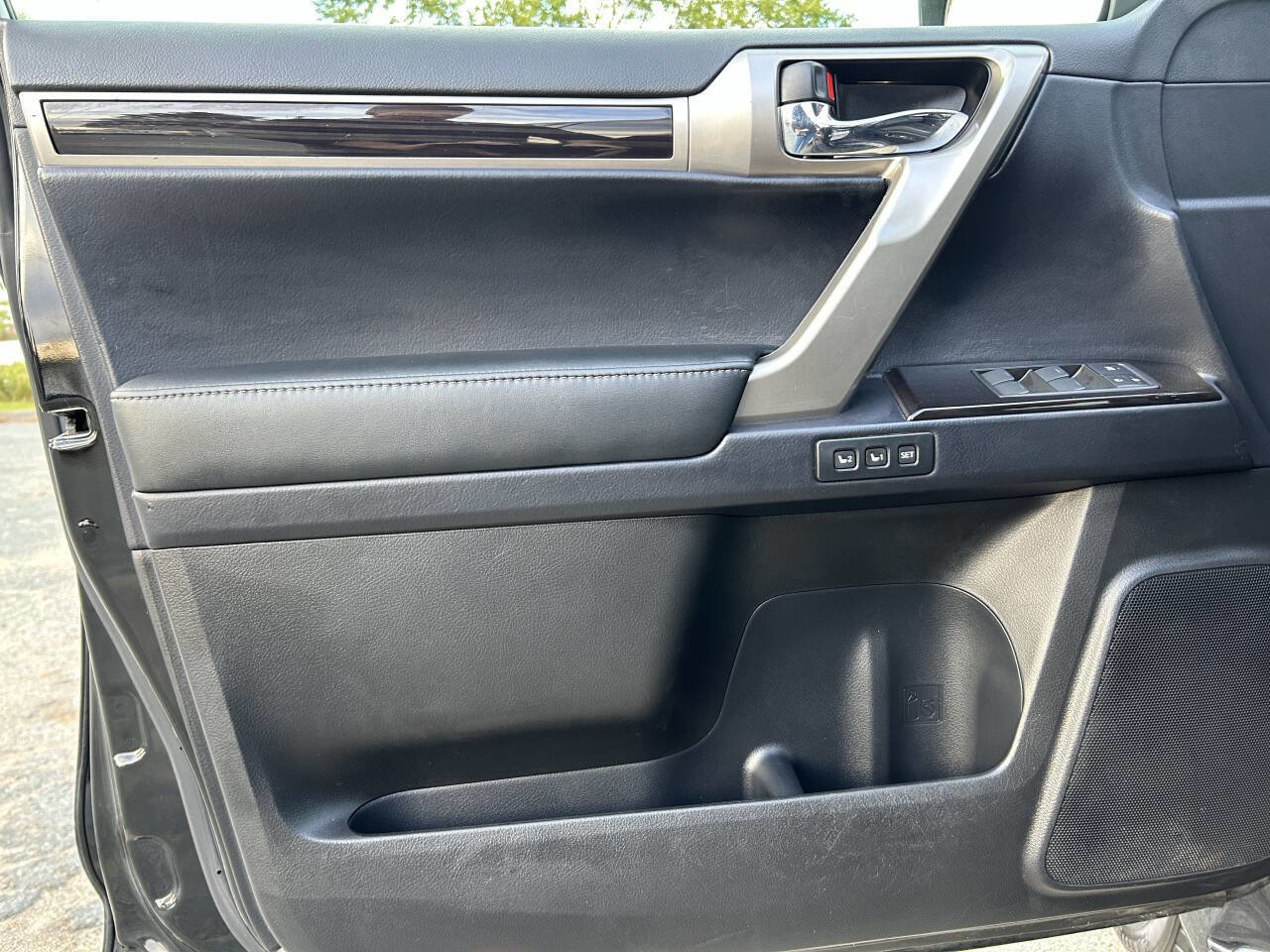 Used 2018 Lexus GX 460 image 35