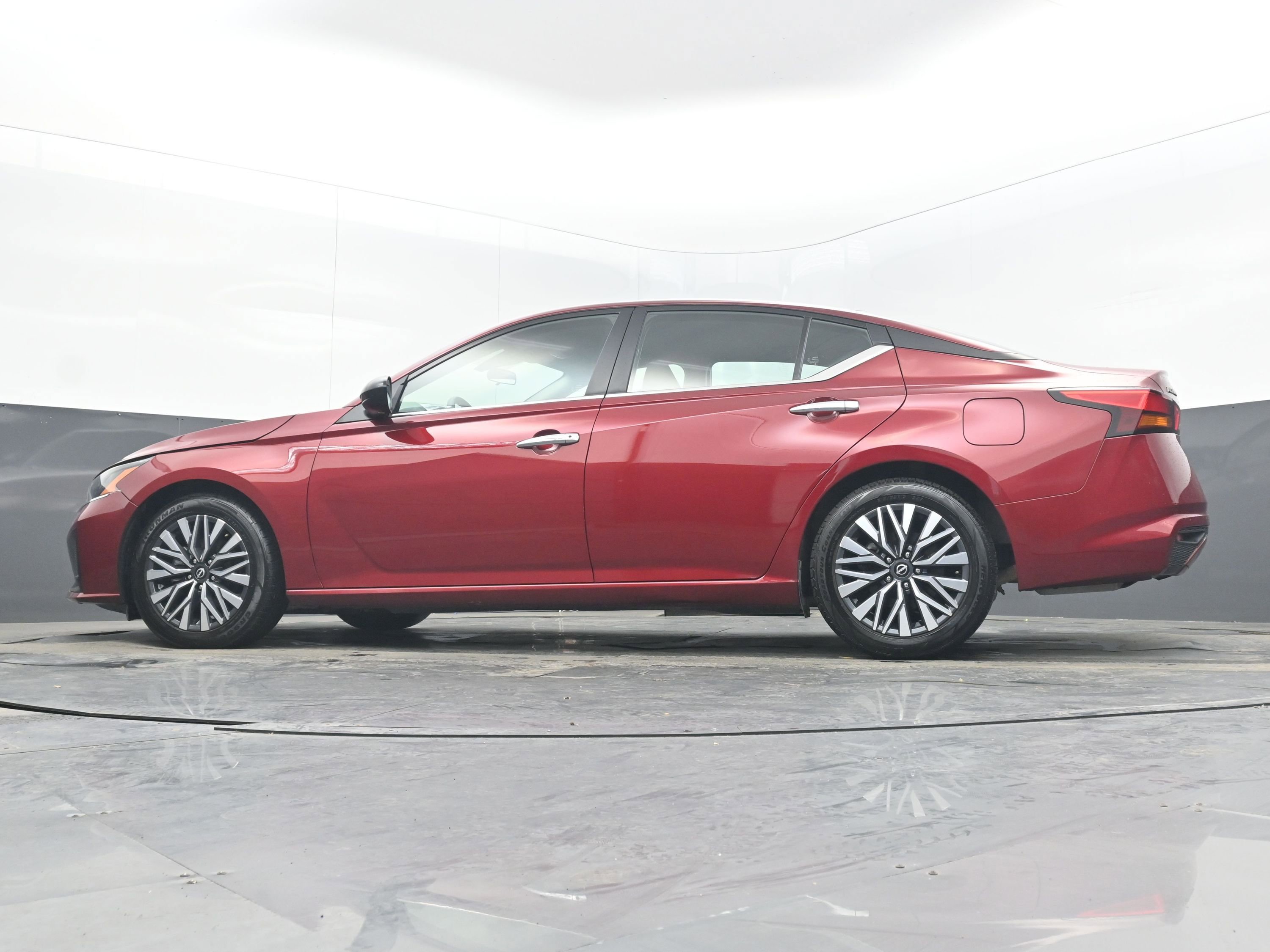 Used 2024 Nissan Altima 2.5 SV image 24