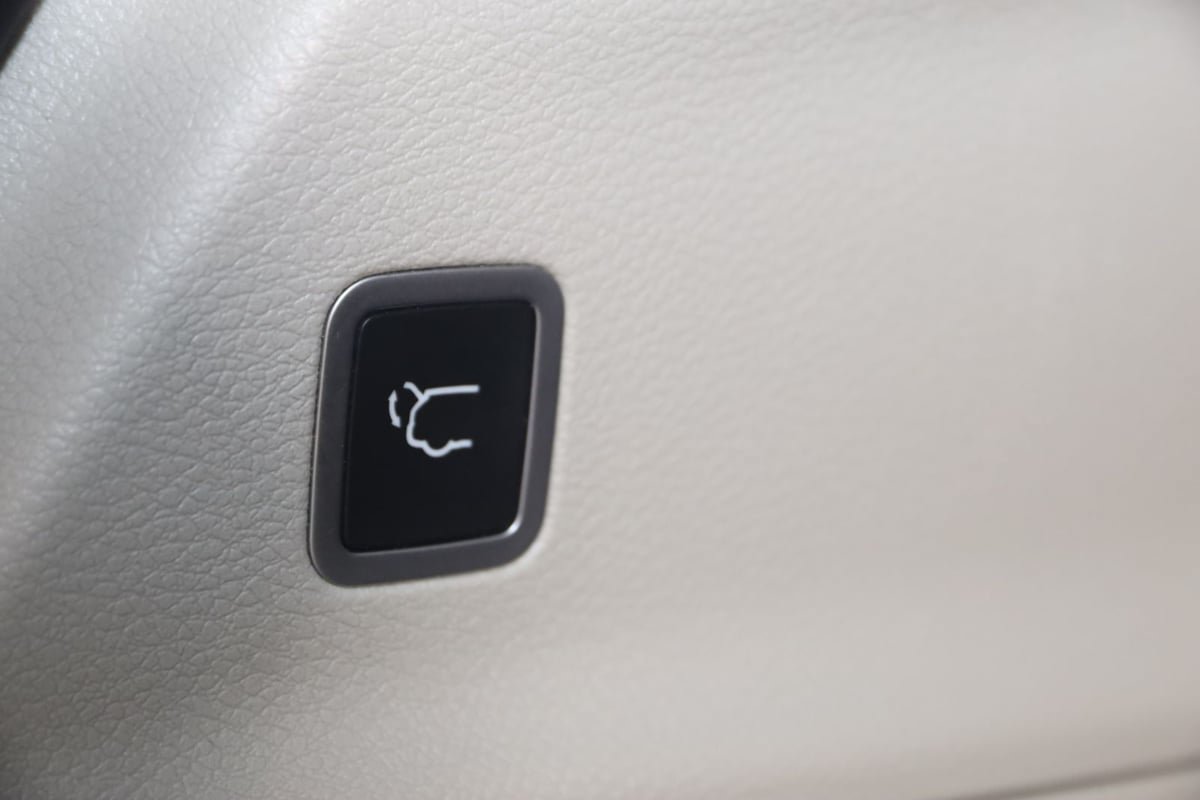 Used 2018 Chrysler Pacifica Touring-L FWD image 48