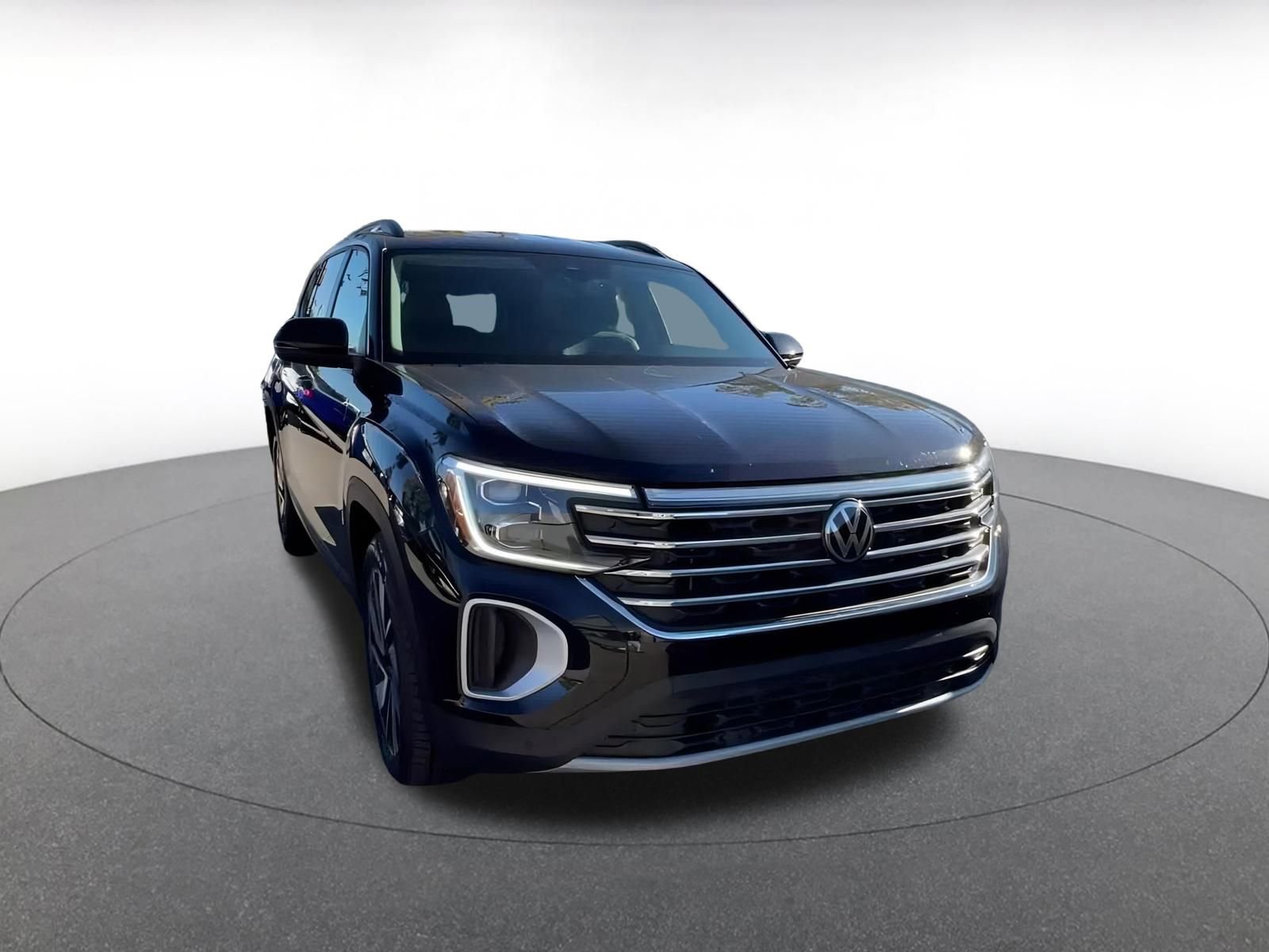 Used 2025 Volkswagen Atlas SE image 3