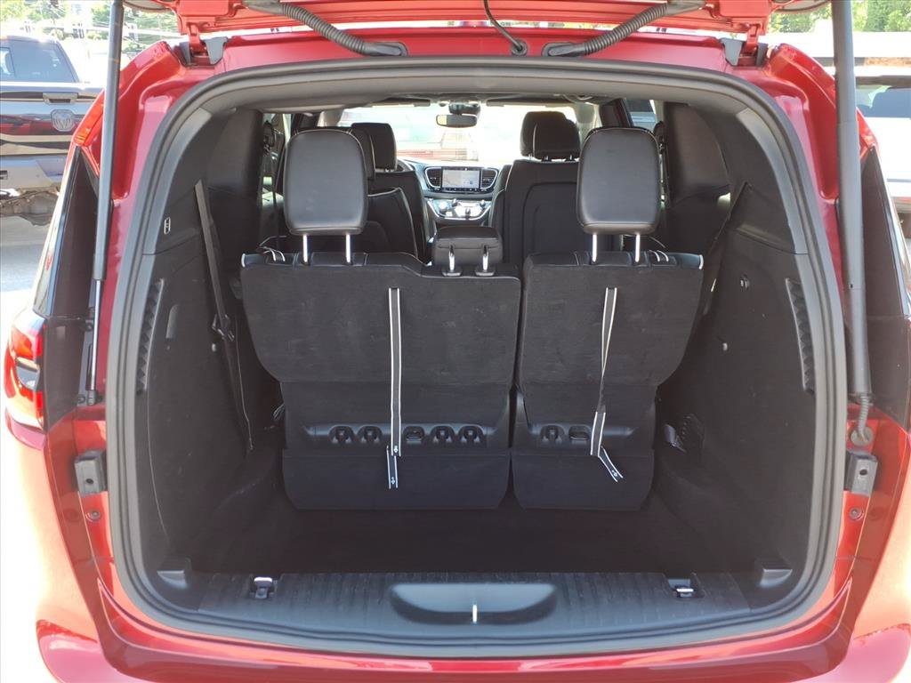 Used 2025 Chrysler Pacifica Limited FWD image 15