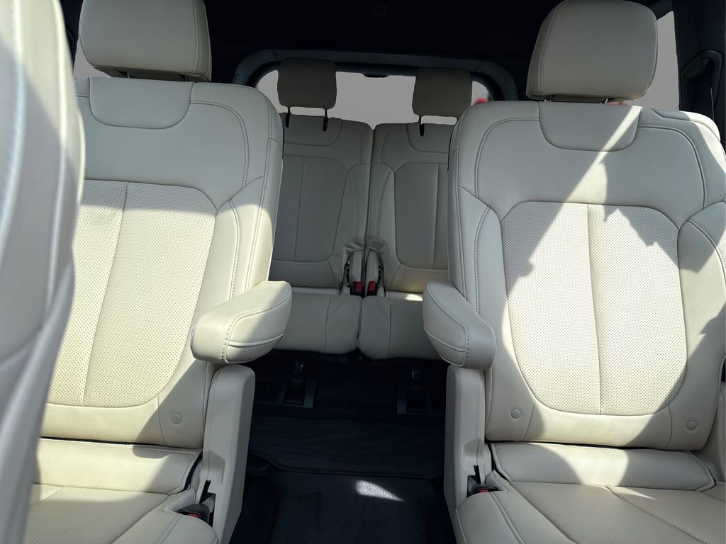 Used 2025 Jeep Grand Cherokee L Limited w/ Luxury Tech Group II image 20