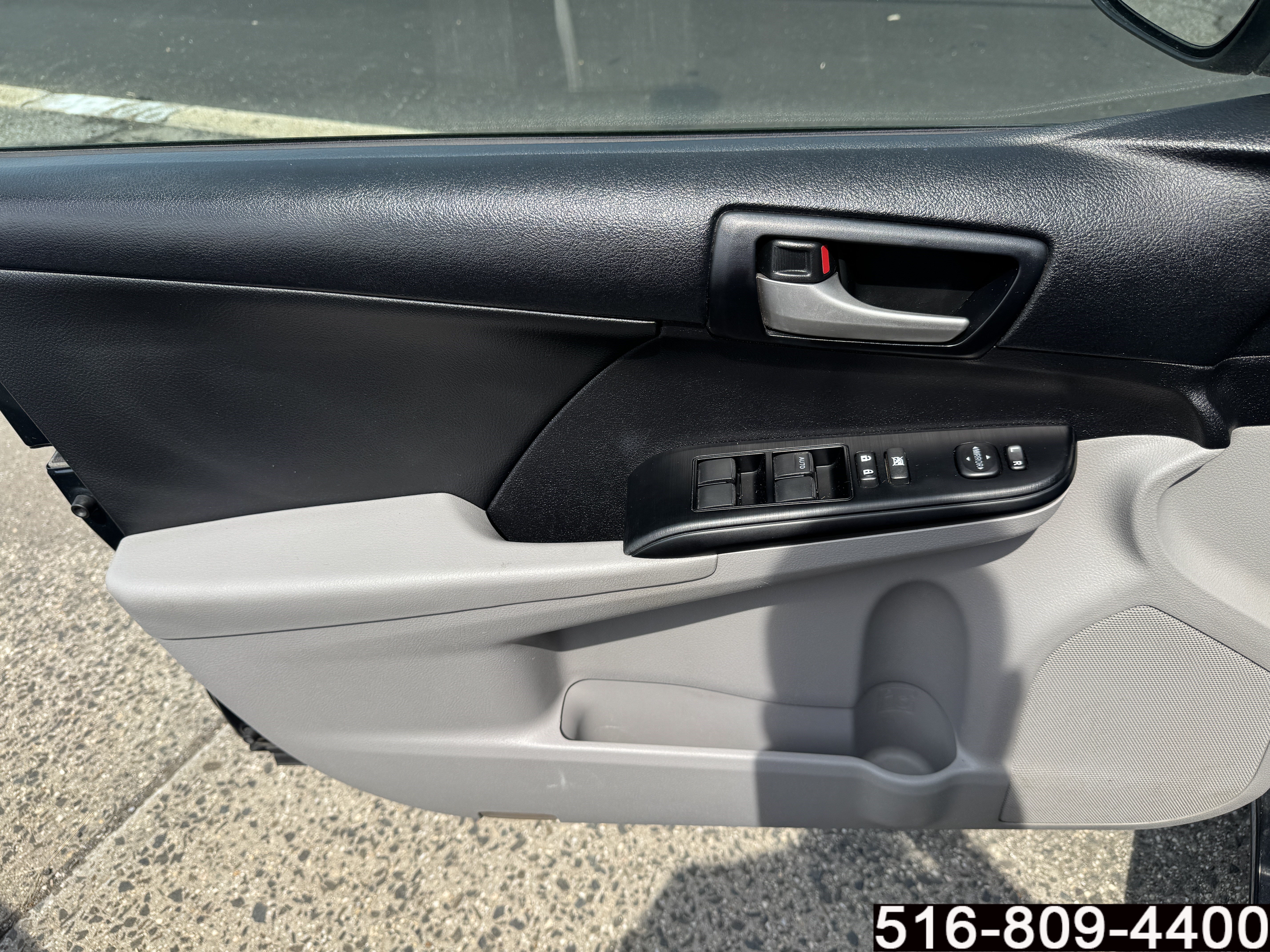 Used 2014 Toyota Camry LE FWD image 25