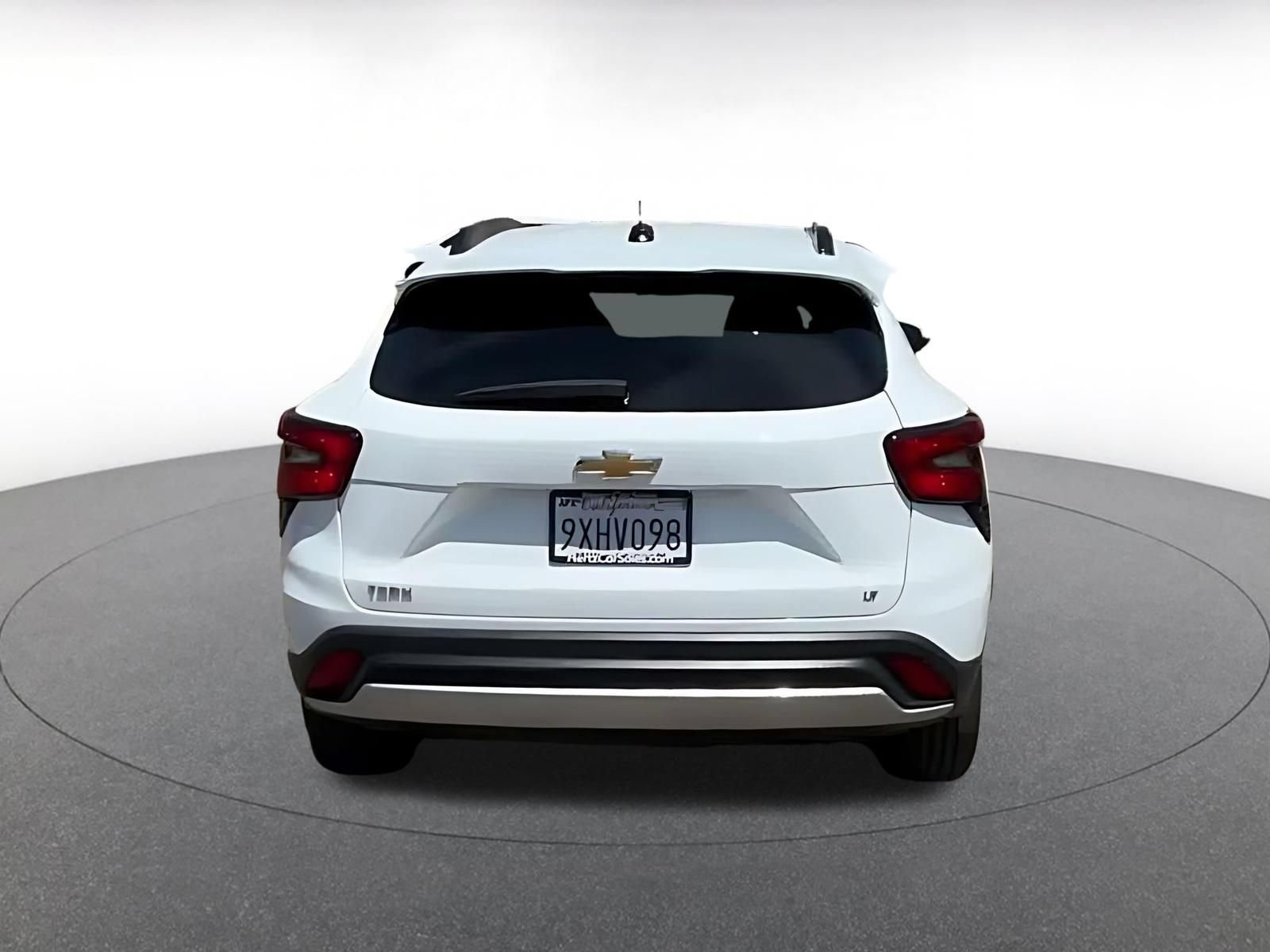 Used 2025 Chevrolet Trax LT FWD image 12
