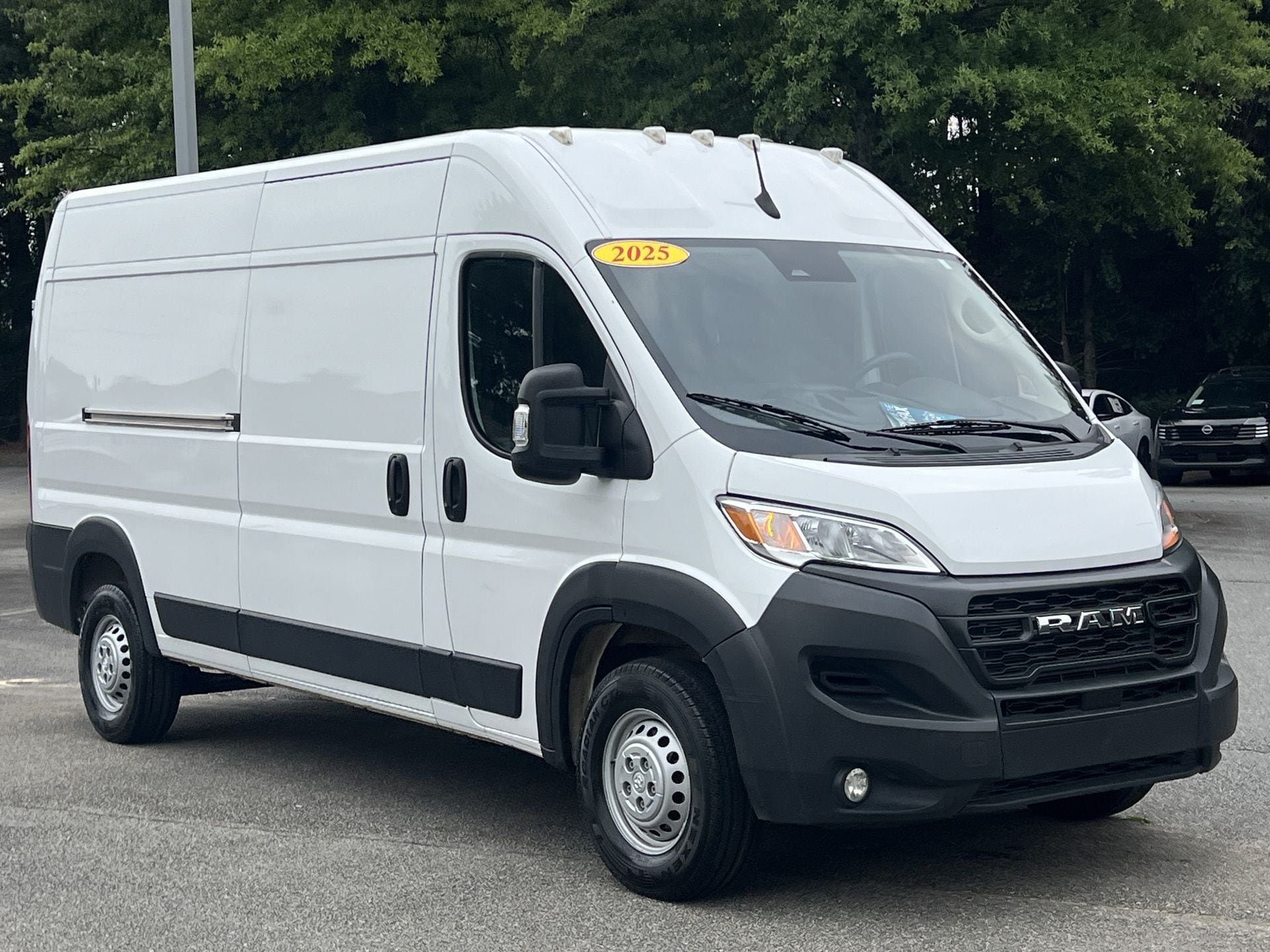 Used 2025 RAM ProMaster 2500 w/ Convenience Group FWD image 3